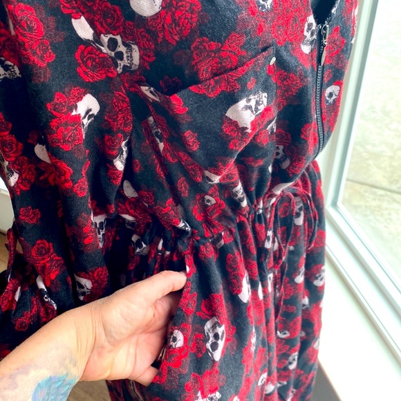 💀Beautiful skull & rose dress 🌹 - Picture 10 of 16